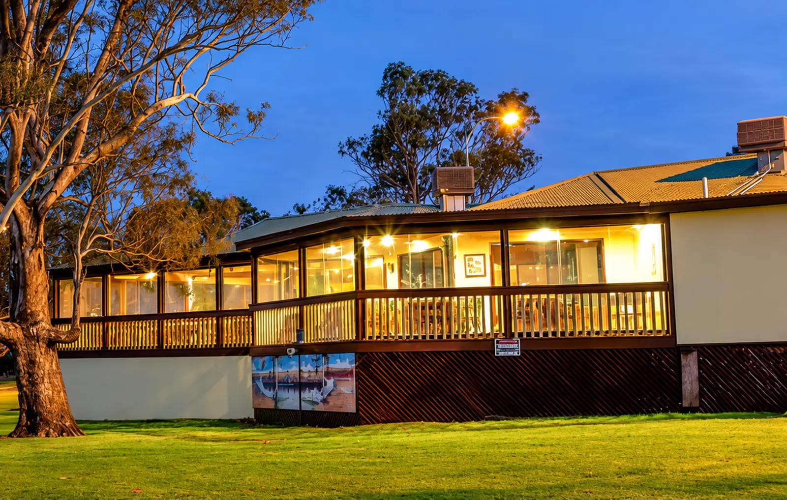 The Foggy Lantern venue and lawns